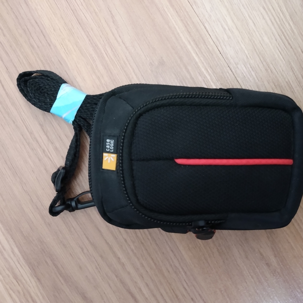 Camera with Accessories - Picture 6 of 11
